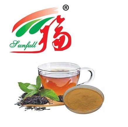 مسحوق الشاي الأسود الفوري، رائحة الشاي الأسود الغنية مع سائل اللون الأحمر.