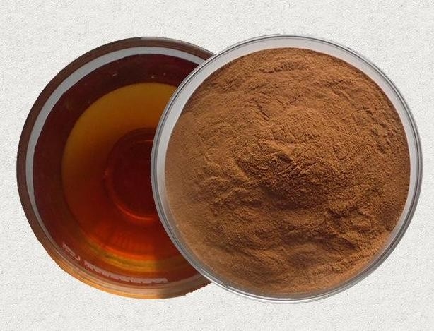 مسحوق الشاي الأسود الفوري، رائحة الشاي الأسود الغنية مع سائل اللون الأحمر.